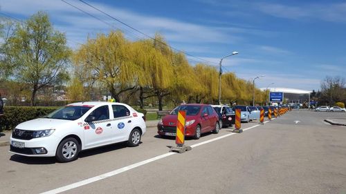 REPORTAJ Un vaccin la fiecare minut: "Luați exemplu de la noi!" Cum funcționează imunizarea anti-Covid din mașină în Cluj-Napoca