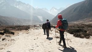 Înșelătoria de pe Everest: ghizii ar otrăvi alpiniștii pentru a încasa bani din asigurări