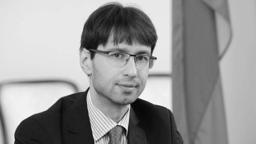 Fostul ambasador al Belarusului în Germania a murit la 48 de ani / Presa independentă scrie că acesta s-a aruncat în gol din cauza interogatoriilor repetate la care era supus