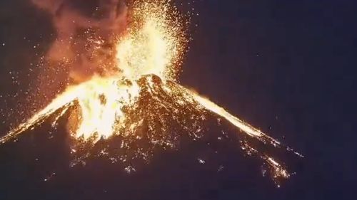 Imagini impresionante ale erupției vulcanului Fuego, în Guatemala
