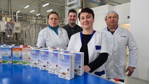 Crescătorii de vaci și-au construit propria fabrică de lapte / Fonduri europene de peste 2,6 milioane de euro / ”Mergem și le luăm laptele de la poartă. Oferim un preț decent”