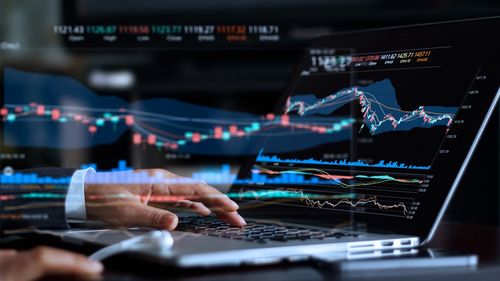 GRAFIC. De la creșteri spectaculoase la lupta pentru supraviețuire în domeniul viitorului: Cum a evoluat numărul de angajați în sectorul IT în România/ Economiștii estimează că personalul din sector va stagna sau chiar ar putea scădea ușor în 2024