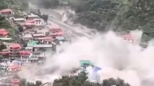 VIDEO În jur de 100 de persoane sunt date dispărute după o alunecare masivă de teren în India