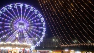 Nicuşor Dan: 1,2 milioane de bucureşteni şi turişti au vizitat Târgul de Crăciun din Piaţa Constituţiei
