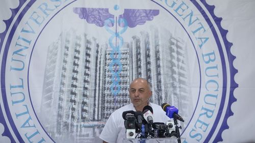 Hotnews: Cătălin Cîrstoiu ar fi consultat la clinica deținută de soția sa un pacient, deși legea îi interzice unui manager de spital public să aibă funcții plătite sau neplătite în afara spitalului pe care îl conduce