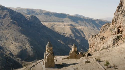 Biserici înlocuite, cimitire distruse: un raport evidențiază „ștergerea culturală” practicată de Azerbaidjan în enclava Nagorno-Karabah