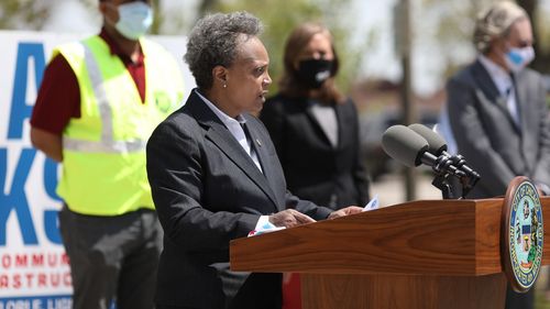 Revoltă în rândul jurnaliștilor din Chicago, după ce primarul Lori Lightfoot a decis să le acorde interviuri individuale doar jurnaliștilor de culoare