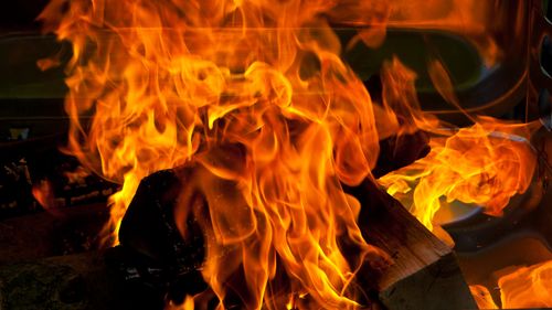 Un incendiu puternic a izbucnit într-un bloc din Craiova: evacuări de oameni, animale de companie prinse înăuntru