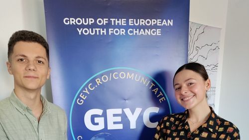 VIDEO Protecția mediului, pe înțelesul elevilor, explicată în școli tot de tineri: „Datorită faptului că suntem apropiați de vârstă, noi și elevii, am căutat să avem subiecte care să fie cât mai de interes pentru ei”