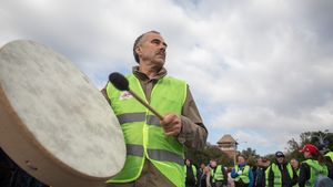 Premierul Bolojan și ministrul de Finanțe se întâlnesc joi cu sindicatele / Proteste, mai multe zile la rând, după tăierea sporurilor bugetarilor