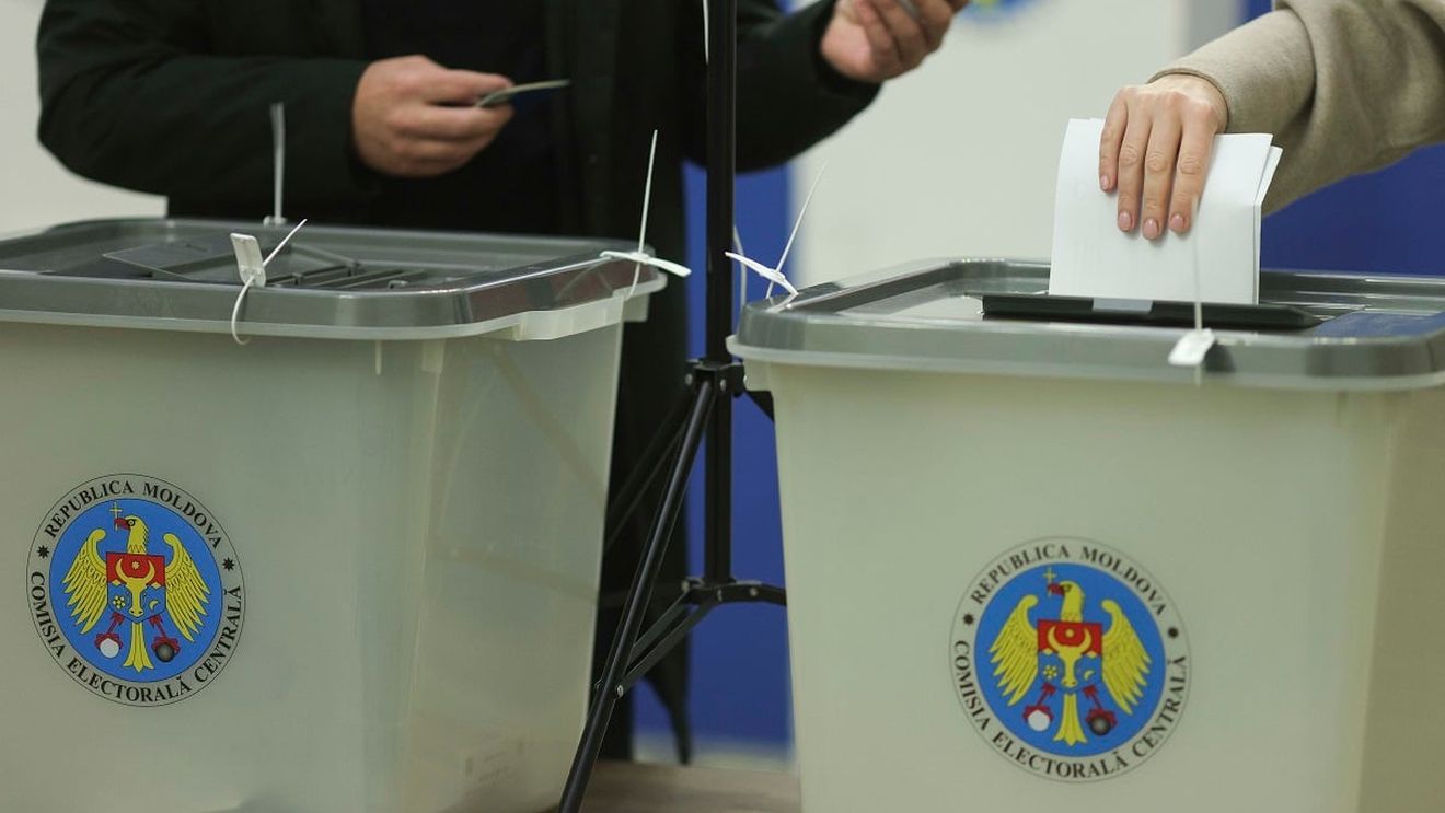 Imagini trucate cu buletine de vot circulă în spaţiul public din Republica Moldova / Comisia Electorală Centrală: Este un fals grosolan, menit să inducă în eroare opinia publică şi să submineze încrederea în procesul electoral