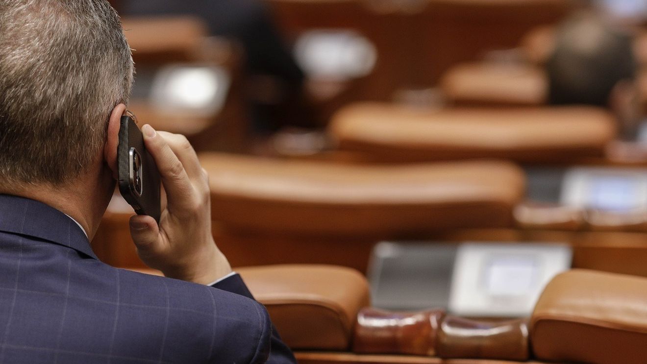 USR a depus un proiect de lege în Parlament prin care cetăţenii să poată fi reprezentaţi şi de avocat în relaţia cu Starea civilă