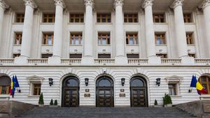 Banca Națională a României estimează o cvasistagnare a economiei în trimestrul II/ Risc de viabilitate pentru firme, după ce se opresc banii de la stat