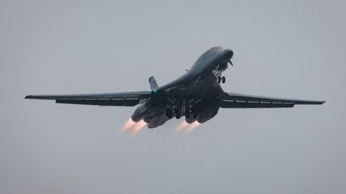 ”Am fost aruncați cu toții în tavan”/ Un avion a plonjat 100 de metri pentru a evita o coliziune în zbor cu un avion supersonic de tip Hawker Hunter