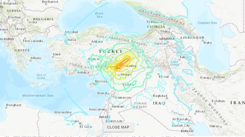 Cutremurul devastator de luni, provocat de alunecarea pe orizontală a celor două plăci tectonice majore care se întâlnesc sub Turcia. Clădirile au fost balansate înainte-înapoi (specialiști CNN)
