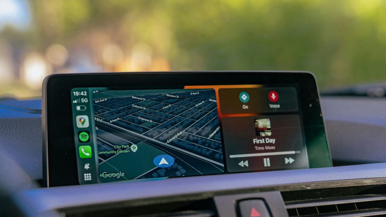 Apple ar putea permite în curând chatbot-urilor cu inteligență artificială, precum ChatGPT și Gemini, să fie disponibile pe CarPlay