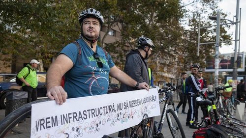 100.000 de euro despăgubiri pentru un biciclist rănit grav într-o groapă nesemnalizată / Administrația Străzilor București, bună de plată