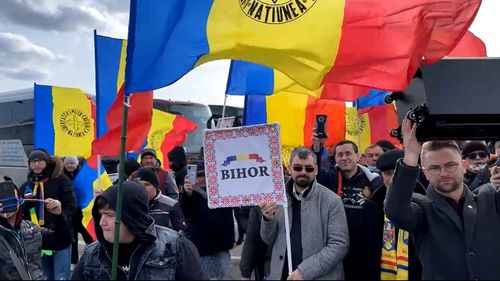 Convoiul organizat de partidul extremist AUR pleacă din Ploiești spre București pentru un miting împotriva „regimului Iohannis” și a certificatului verde / George Simion: Avem peste 1.500 de mașini cu 5.000 de oameni