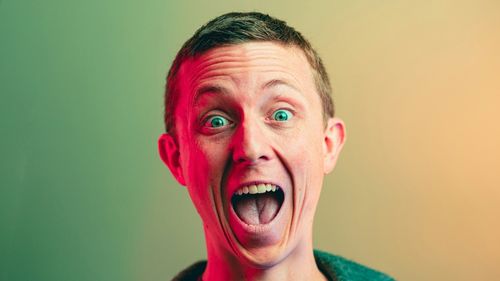 Teoriile conspiraţiei abundă după incidentele globale provocate de pana Microsoft