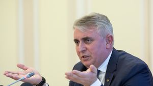 Solicitarea ministrului Bode de suspendare a hotărârii UBB de reanalizare a tezei sale de doctorat, respinsă de tribunal / Lucian Bode: Decizia instanței e firească în contextul în care comisia de etică a universității s-a antepronunțat / Ministrul a depus o nouă plângere pentru desființarea hotărârii prin care s-a constatat că teza sa este „profund viciată”