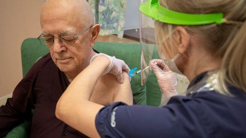 Mihai Tudose: Cei mai vulnerabili ca vârstă dintre români sunt și azi cei mai expuși la Covid, din cauza campaniei de vaccinare duse fără nicio noimă