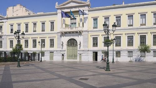 Grecia își plătește din nou din datorii anticipat, reducând și dobânzile pe care le are de plătit