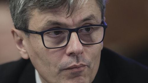 EXCLUSIV Noile măsuri de sprijin pentru firme: Granturi nerambursabile pentru IMM-uri de un miliard de euro din fonduri europene / Granturi de 2.000 de euro pentru firmele cu un singur angajat / Investițiile din Marea Neagră, deblocate după alegeri. Interviu cu Virgil Popescu, ministrul Economiei