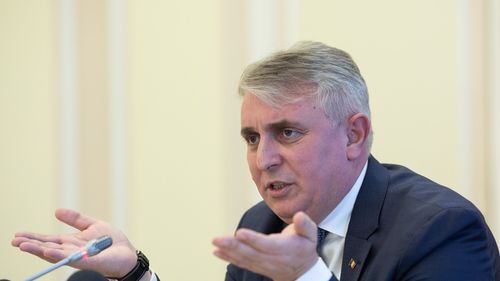 Ministrul de Interne, despre scandalul făcut de AUR în fața Parlamentului: ”Când vii cu muniție și gândul de a ataca demnitari sau orice cetățeni protestul este violent și trebuie sancționat pe măsură”