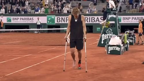 VIDEO: Imaginea zilei în tenis: de la cârje la titlul visat la Roland Garros