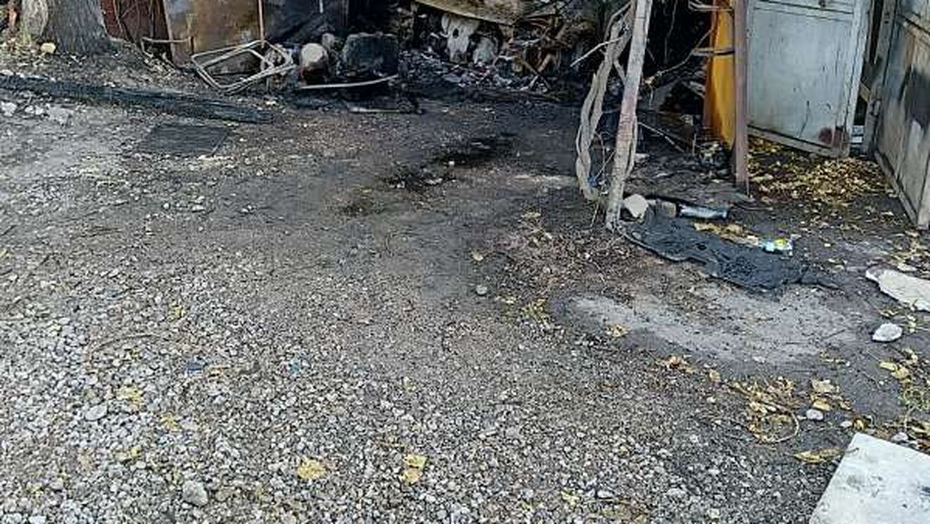 Un gălățean a murit în garaj, după ce a fost surprins de un incendiu / Posibilă cauză a incendiului: un scurt circuit la tabloul electric