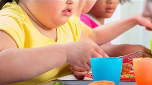 Numărul adolescenţilor obezi şi supraponderali va creşte vertiginos până în 2030, arată un nou raport de specialitate