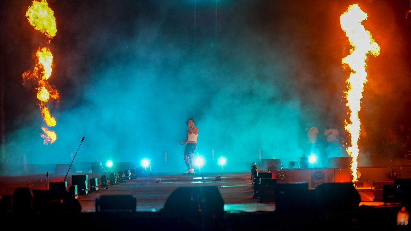 Trapperul Albert NBN, care a înjurat România pe scena Festivalului ”Beach, Please!”, amendat de jandarmi cu 3.000 lei