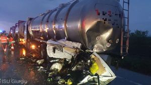 Circulația pe DN5, între București și Giurgiu, blocată din cauza unui accident între un TIR, o autoutilitară și un autoturism din Bulgaria