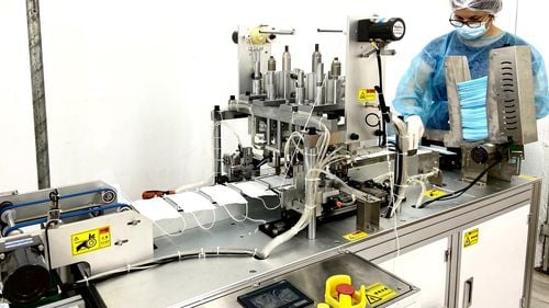 ADVERTORIAL Uzina de Automobile Dacia și Ann Reeves & Francesca SA au donat 50.000 de măști și echipamente sanitare școlilor din Mioveni