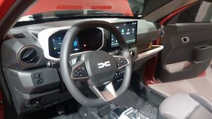 Giganţii auto europeni au lansat la Paris modele de vehicule electrice mai ieftine, pentru a concura cu cele din China