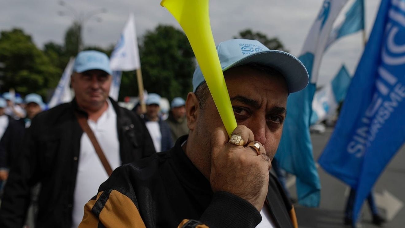 Salariaţii OSIM protestează contra tăierilor salariale / Proteste spontane şi ale sindicaliştilor afiliaţi PUBLISIND din agenţiile pentru protecţia mediului