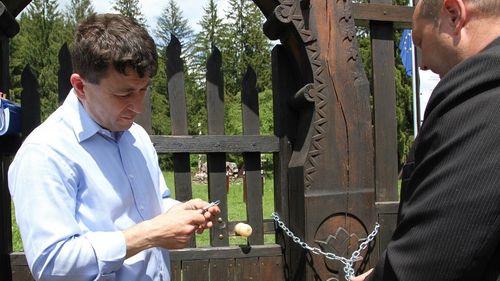 Consiliul Județean Harghita anunță închiderea temporară a cimitirului de la Valea Uzului. Borboly Csaba: A devenit focarul provocărilor, iar pentru a pune capăt scandalului acesta trebuie închis