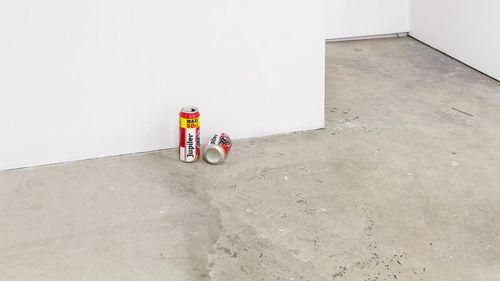 O operă de artă din cutii de bere, aruncată din greşeală într-un coş de gunoi de un angajat al unui muzeu olandez / Reacția muzeului: ”Îşi făcea treaba”
