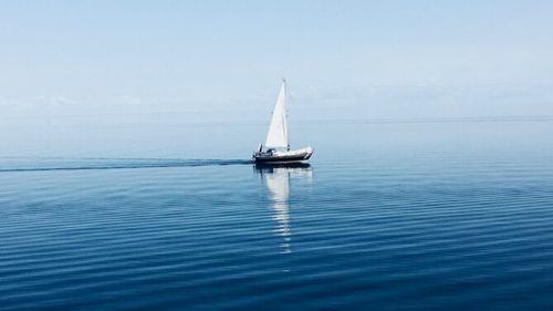 UPDATE Ambarcațiunea rămăsese fără combustibil/ Un velier cu 6 persoane la bord este căutat pe mare, după ce a anunțat că se află în dificultate