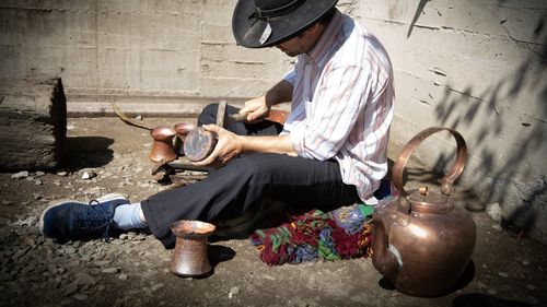 Digitalizarea romilor căldărari din Brateiu - de la vânzarea în târguri, la magazinele online și rețele de socializare / Traian Căldărar: A fost singura modalitate de a ne vinde produsele în pandemie