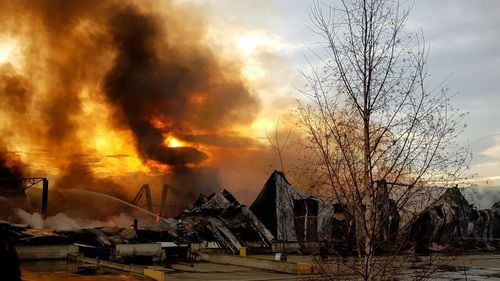 VIDEO Incendiu puternic la cel mai mare producător de ingrediente și condimente din România/ Imagini filmate cu drona