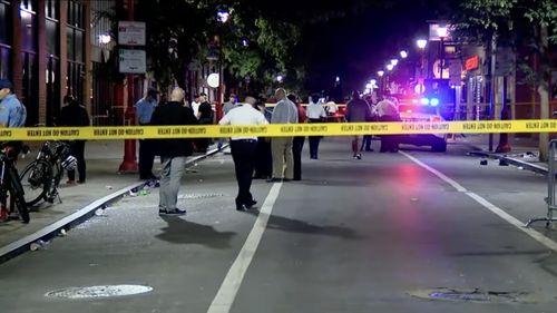 VIDEO Un nou atac violent în SUA /  Mai mulți indivizi au fost văzuți trăgând în oameni, pe o stradă aglomerată din Philadelphia