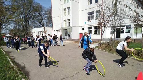 81% dintre părinţi nu consideră joaca o prioritate, deşi copiii îşi doresc să se joace mai des, arată un studiu de specialitate / Lipsa de inspiraţie - o barieră în calea jocului pentru 48% dintre părinţi