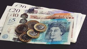 Britanicii au făcut mai puține cumpărături în luna mai, din cauza creșterii inflației/ Încrederea consumatorilor din Marea Britanie, la cel mai redus nivel