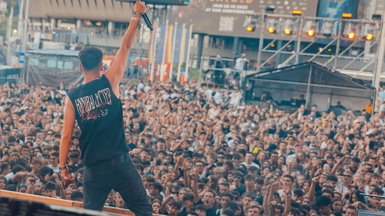 UNTOLD X debutează joi. Show-uri cu peste 250 de artişti naţionali şi internaţionali. Scena principală are peste 100 de metri în lăţime