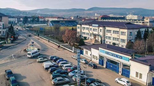 Grevă spontană la Uzina Mecanică din Cugir, care produce muniție / Peste 400 de angajați au întrerupt lucrul, nemulțumiți de salarii