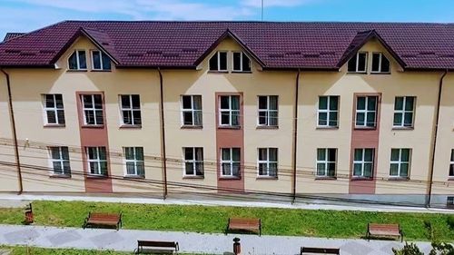 INTERVIU Directorul Liceului Tehnologic din Liteni cu 10 note de 10 la Bacalaureat 2023:  Înainte, plecau în străinătate peste 20 de copii dintr-o generație care termina liceul. Anul trecut au plecat doar 4 / Noi nu scăpăm nicio finanțare, pentru că asta dă performanță