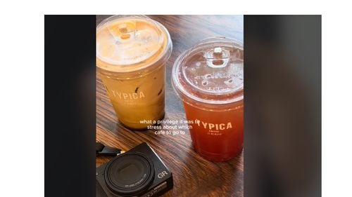 Tendința „Ce privilegiu...” prinde contur pe rețelele sociale: „recunoștința” pentru orice, de la alergatul în ploaie până la spațiul mic de odihnă din avion