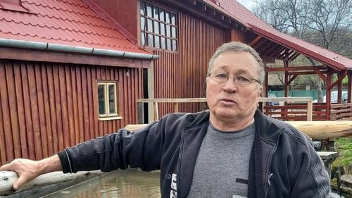 Restauratorul morii cu apă din Ibăneşti, Dumitru Suceava, a fost declarat Tezaur Uman Viu / Instalația tehnică țărănească pe care a restaurat-o a devenit o adevărată atracție turistică în zonă
