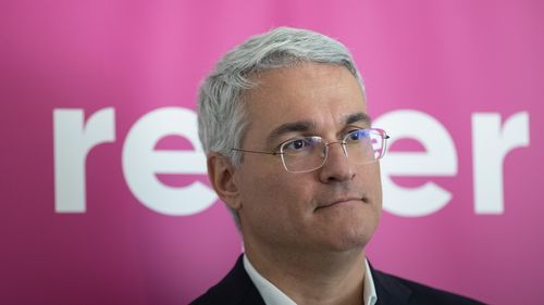 Dragoş Pîslaru (REPER) critică dorinţa coaliţiei PSD-PNL de a renegocia jaloane din PNRR / ”Nu acoperim gaura de la buget ca să investim în şcoli şi spitale, ci ca să acoperim pierderile companiilor de stat care vor falimenta oricum”